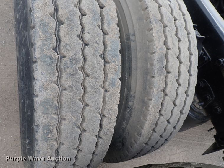 image for item DG2236 2007 Kenworth T800B  semi truck