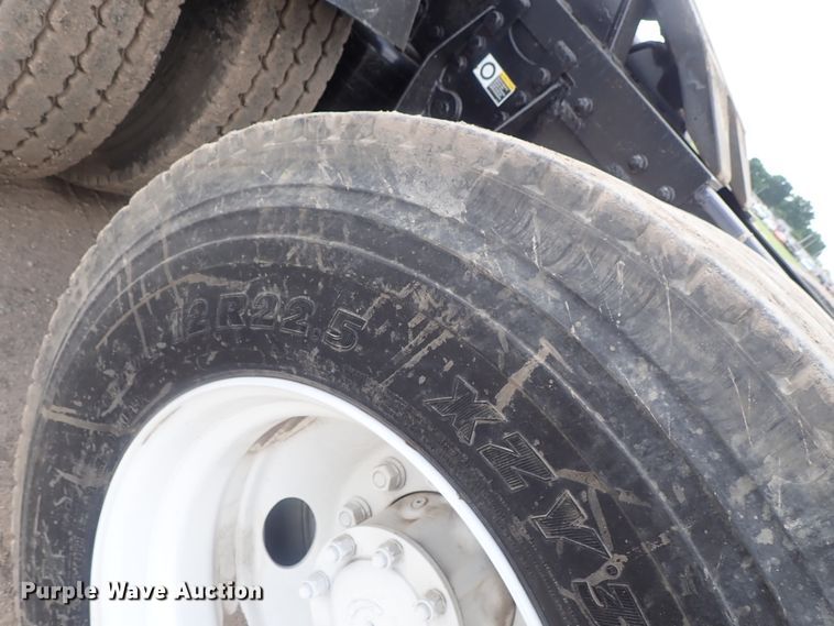 image for item DG2236 2007 Kenworth T800B  semi truck