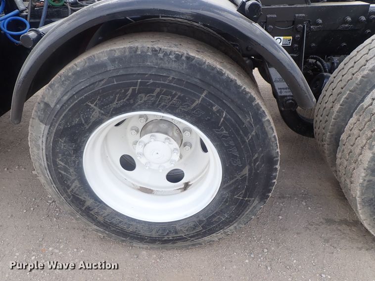 image for item DG2236 2007 Kenworth T800B  semi truck