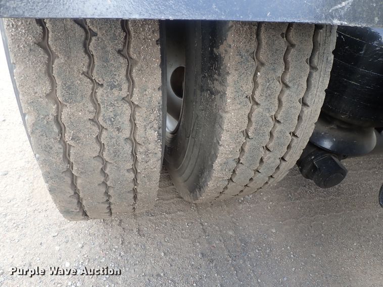 image for item DG2236 2007 Kenworth T800B  semi truck