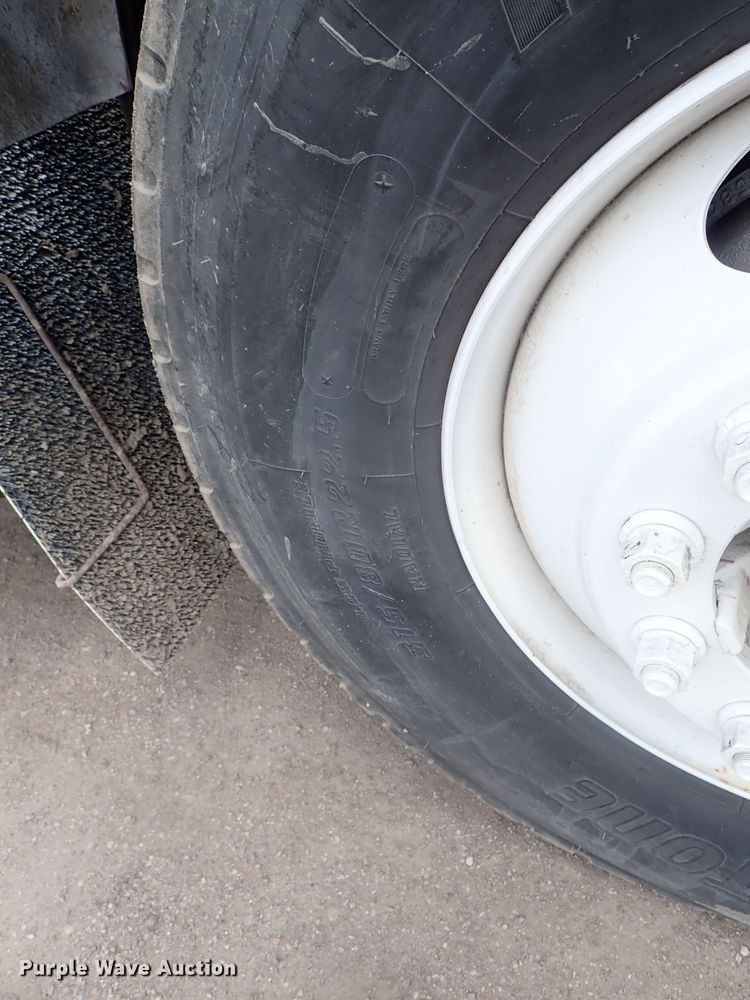 image for item DG2236 2007 Kenworth T800B  semi truck