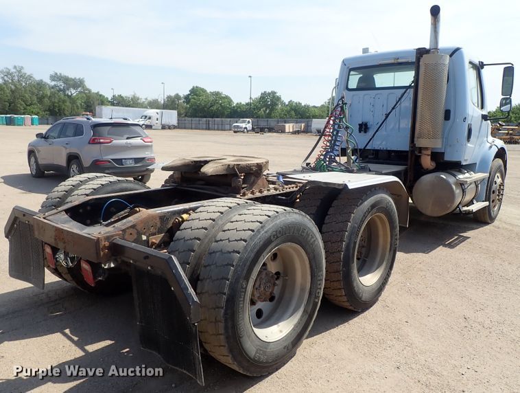 image for item DG2237 2006 Freightliner Business Class M2  semi truck