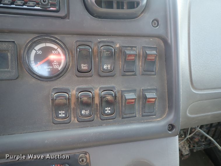 image for item DG2237 2006 Freightliner Business Class M2  semi truck