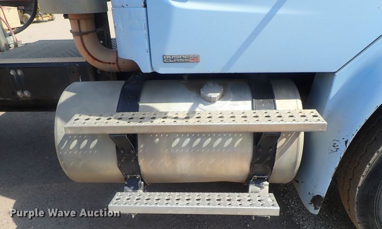 image for item DG2237 2006 Freightliner Business Class M2  semi truck