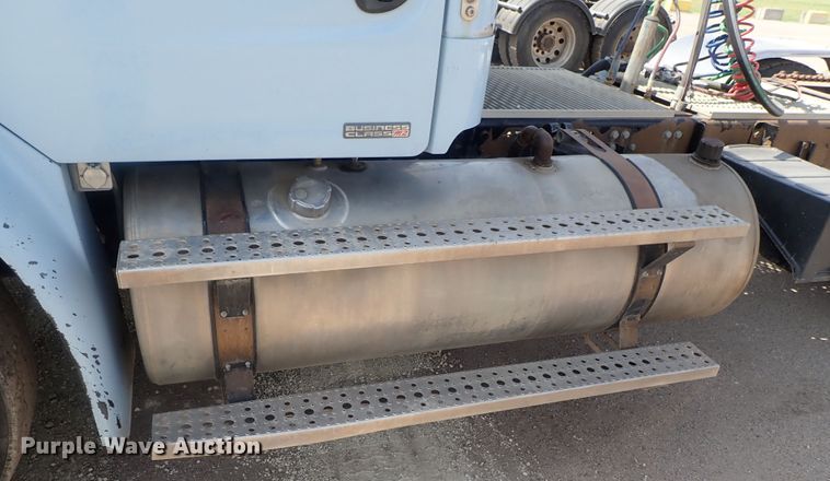 image for item DG2237 2006 Freightliner Business Class M2  semi truck