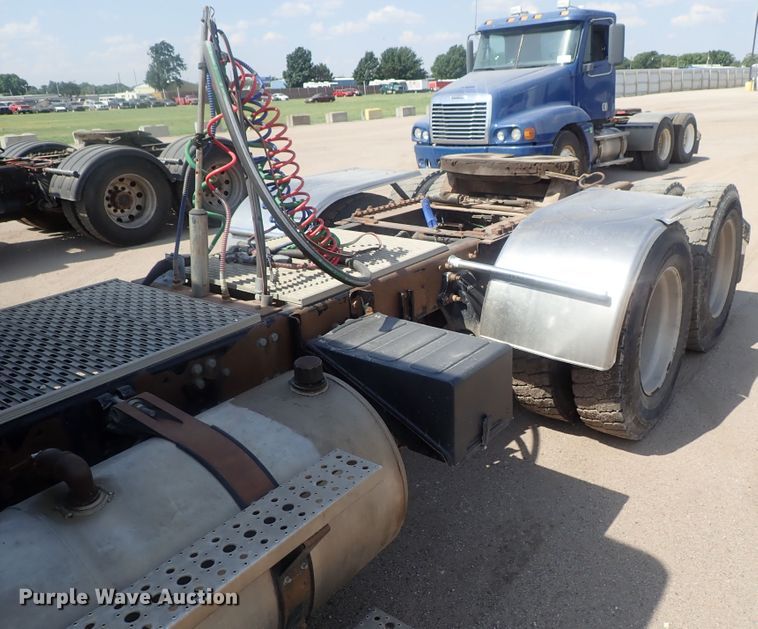 image for item DG2237 2006 Freightliner Business Class M2  semi truck