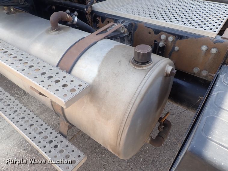 image for item DG2237 2006 Freightliner Business Class M2  semi truck