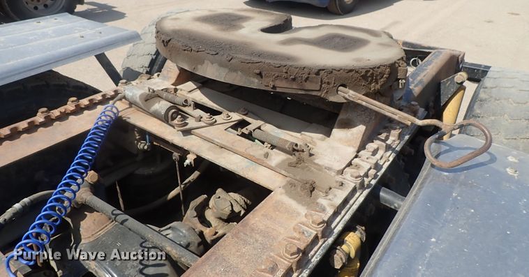 image for item DG2237 2006 Freightliner Business Class M2  semi truck