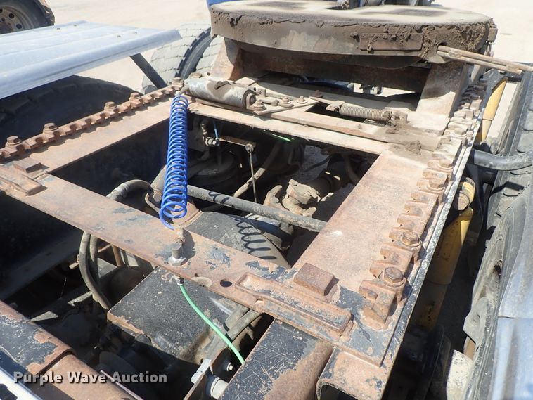 image for item DG2237 2006 Freightliner Business Class M2  semi truck