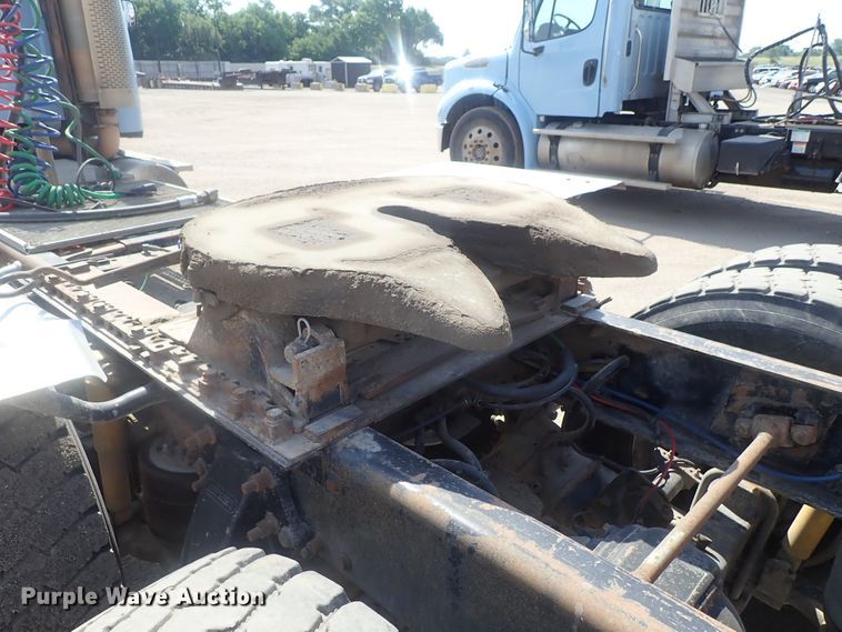 image for item DG2237 2006 Freightliner Business Class M2  semi truck