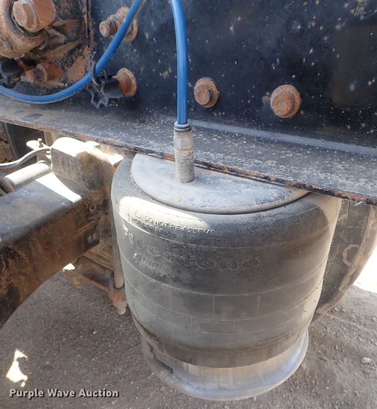 image for item DG2237 2006 Freightliner Business Class M2  semi truck