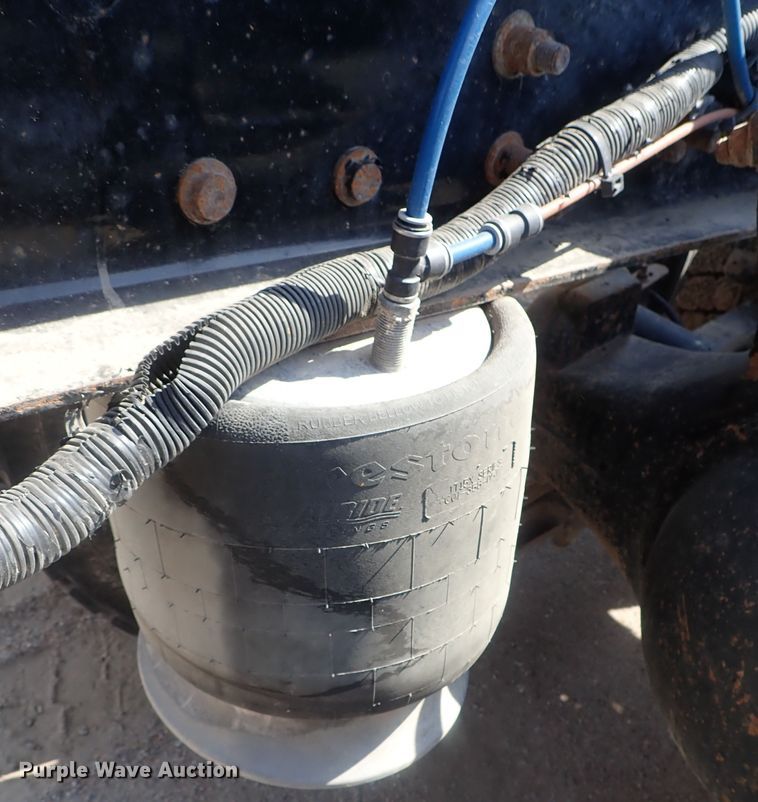 image for item DG2237 2006 Freightliner Business Class M2  semi truck