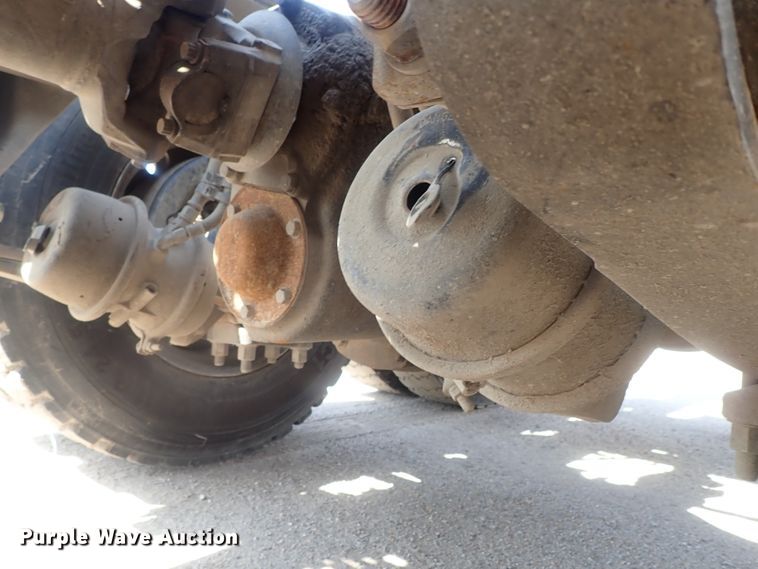 image for item DG2237 2006 Freightliner Business Class M2  semi truck