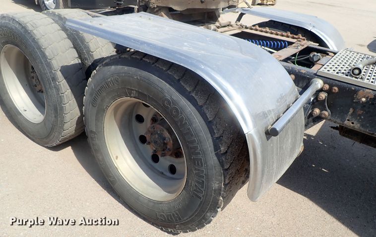 image for item DG2237 2006 Freightliner Business Class M2  semi truck