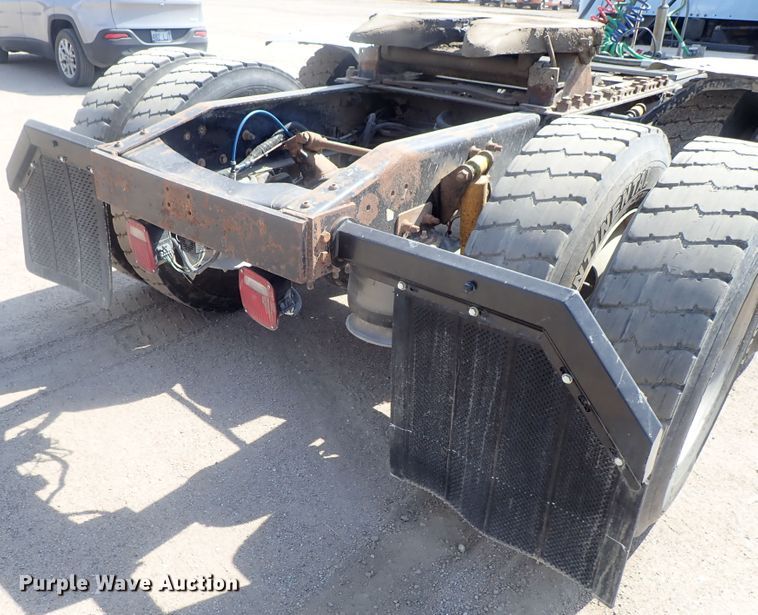 image for item DG2237 2006 Freightliner Business Class M2  semi truck