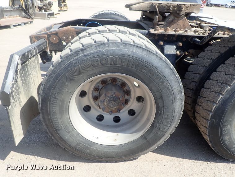 image for item DG2237 2006 Freightliner Business Class M2  semi truck