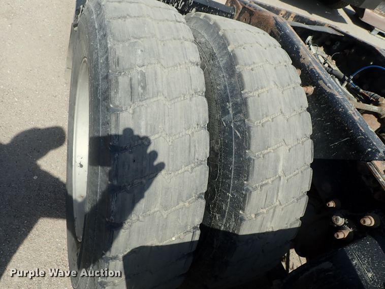 image for item DG2237 2006 Freightliner Business Class M2  semi truck