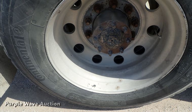 image for item DG2237 2006 Freightliner Business Class M2  semi truck