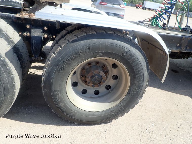 image for item DG2237 2006 Freightliner Business Class M2  semi truck