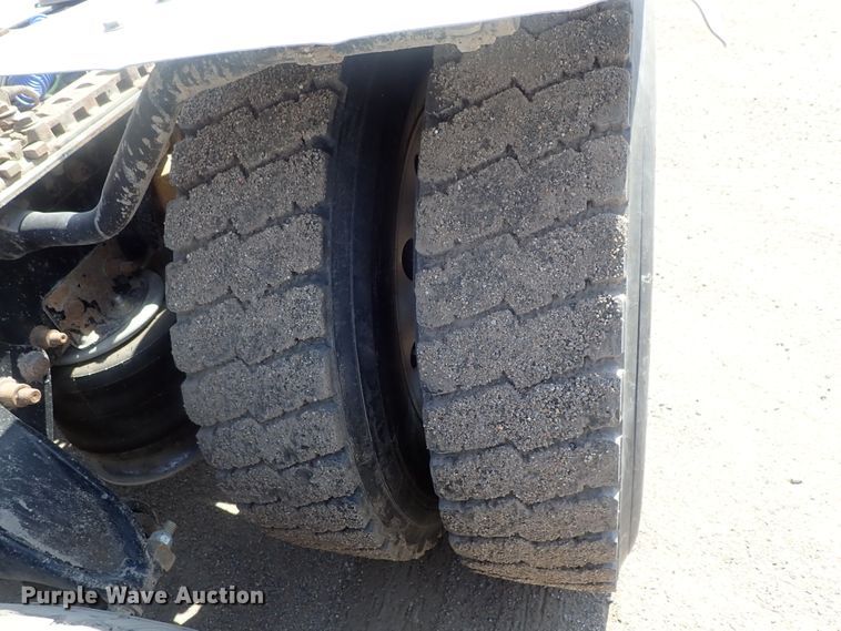 image for item DG2237 2006 Freightliner Business Class M2  semi truck