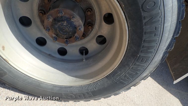 image for item DG2237 2006 Freightliner Business Class M2  semi truck