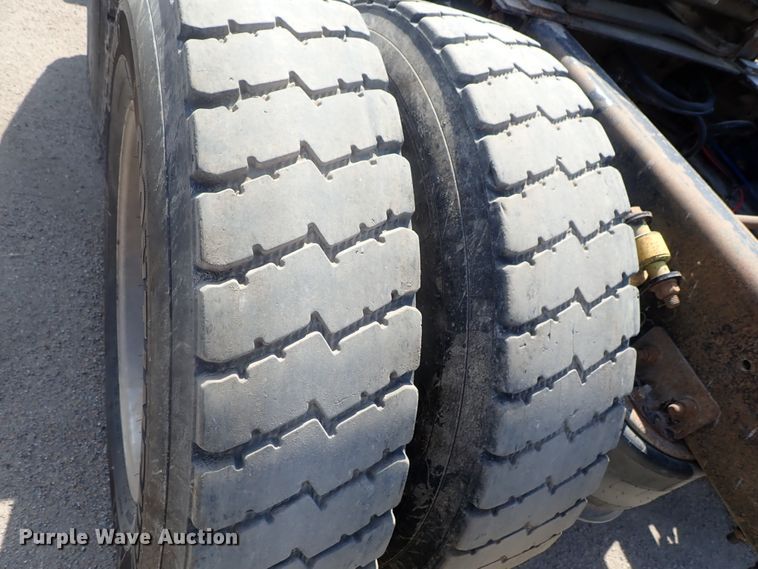 image for item DG2237 2006 Freightliner Business Class M2  semi truck