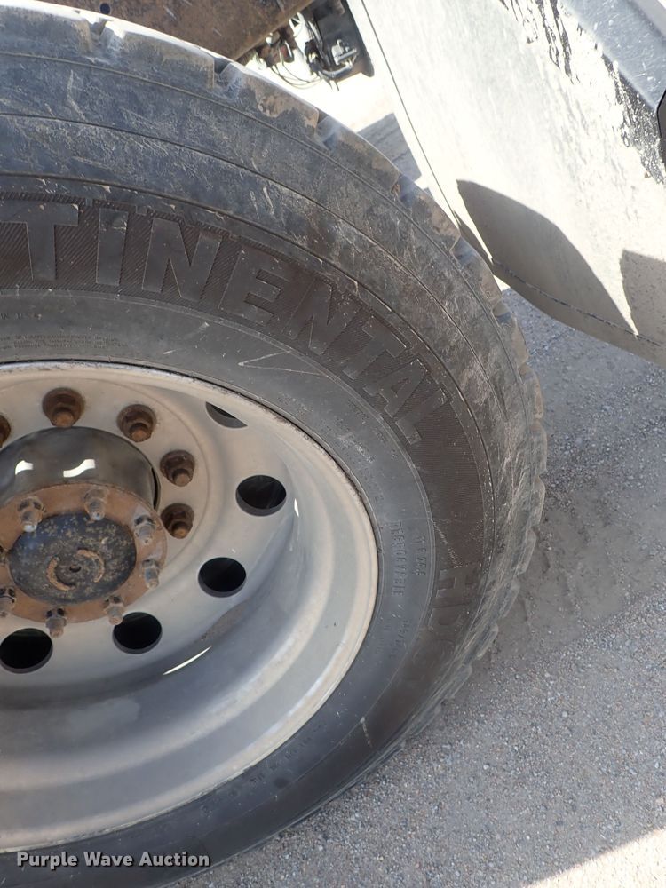 image for item DG2237 2006 Freightliner Business Class M2  semi truck