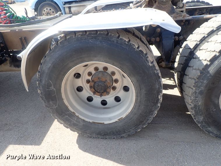 image for item DG2237 2006 Freightliner Business Class M2  semi truck