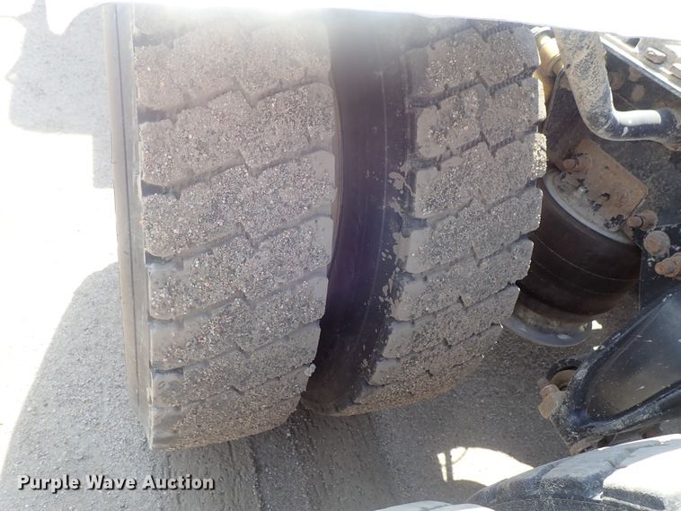 image for item DG2237 2006 Freightliner Business Class M2  semi truck