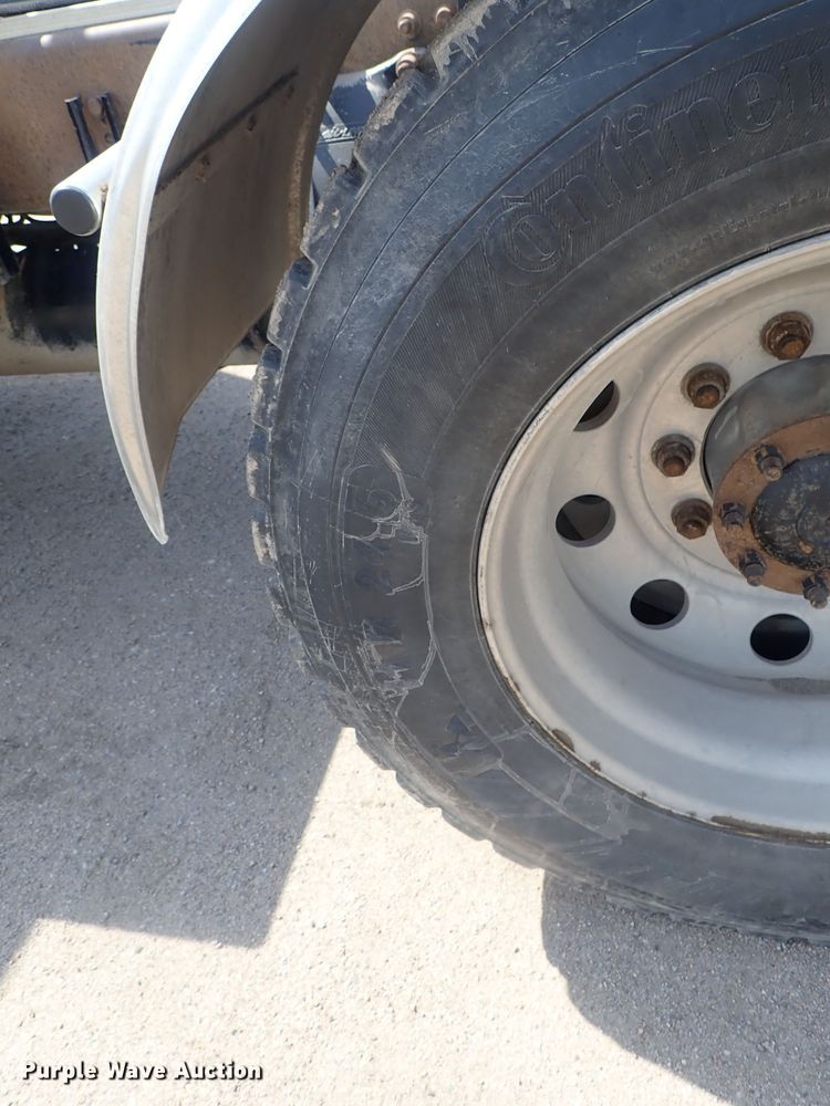 image for item DG2237 2006 Freightliner Business Class M2  semi truck