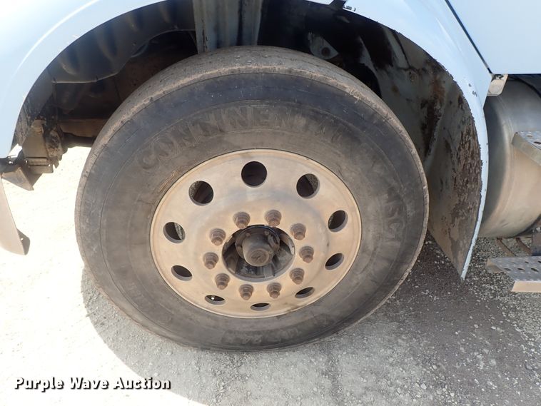 image for item DG2237 2006 Freightliner Business Class M2  semi truck