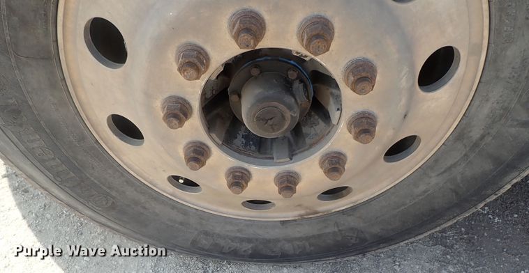 image for item DG2237 2006 Freightliner Business Class M2  semi truck