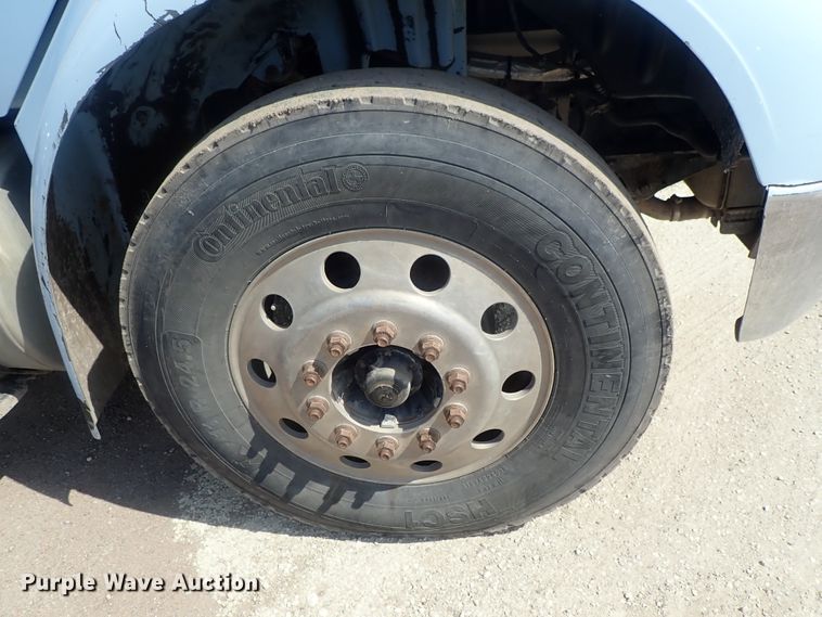 image for item DG2237 2006 Freightliner Business Class M2  semi truck