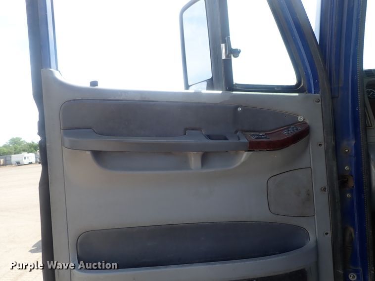 image for item DG2238 2006 Freightliner Century Class  semi truck