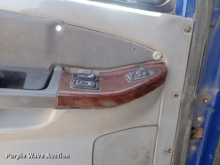 image for item DG2238 2006 Freightliner Century Class  semi truck