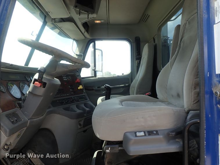 image for item DG2238 2006 Freightliner Century Class  semi truck