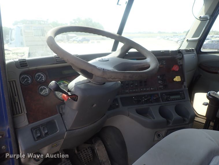 image for item DG2238 2006 Freightliner Century Class  semi truck