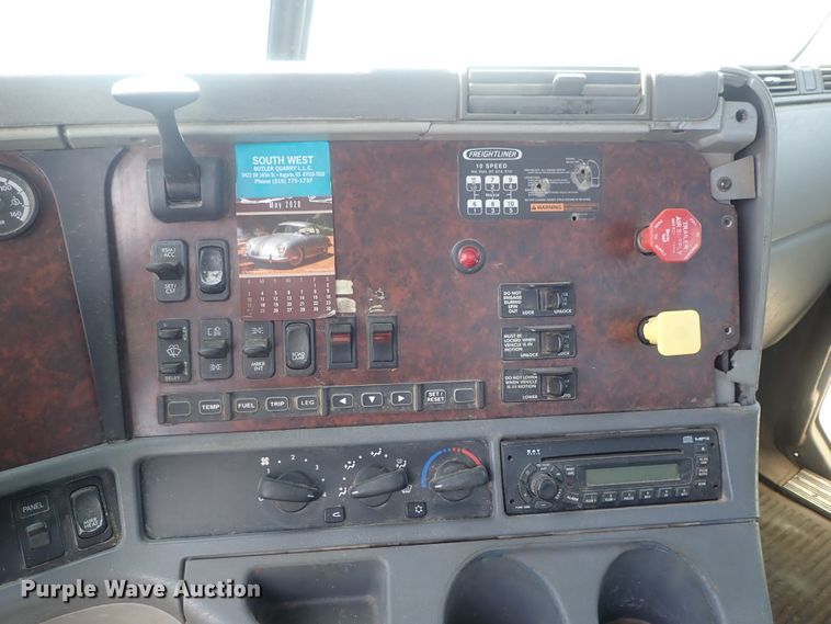 image for item DG2238 2006 Freightliner Century Class  semi truck