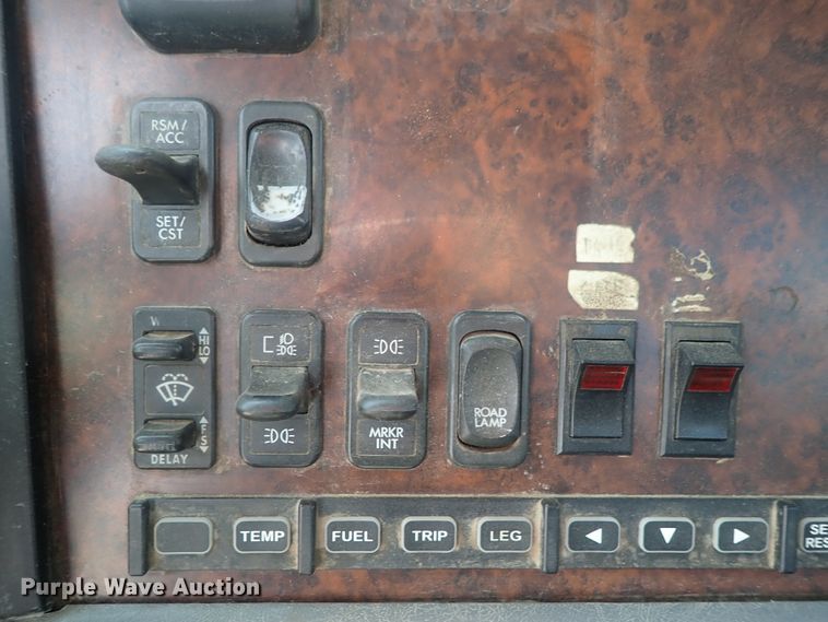 image for item DG2238 2006 Freightliner Century Class  semi truck