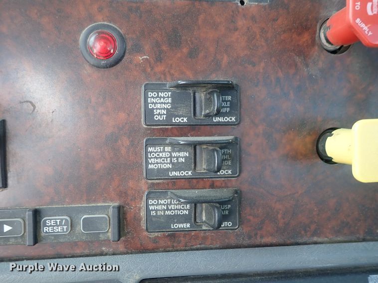 image for item DG2238 2006 Freightliner Century Class  semi truck