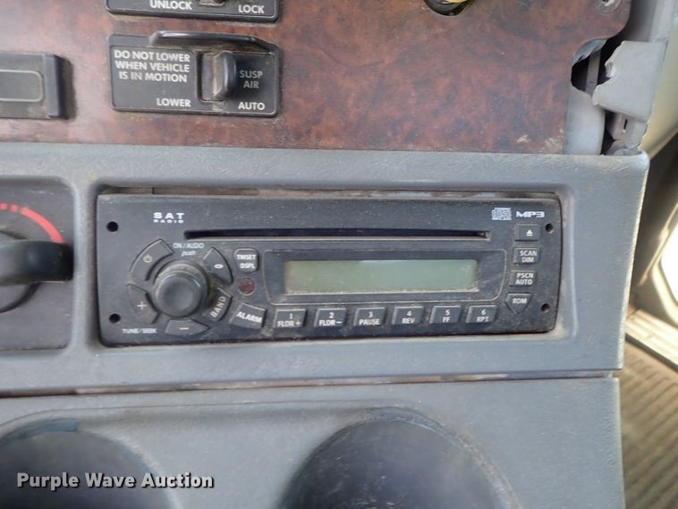 image for item DG2238 2006 Freightliner Century Class  semi truck