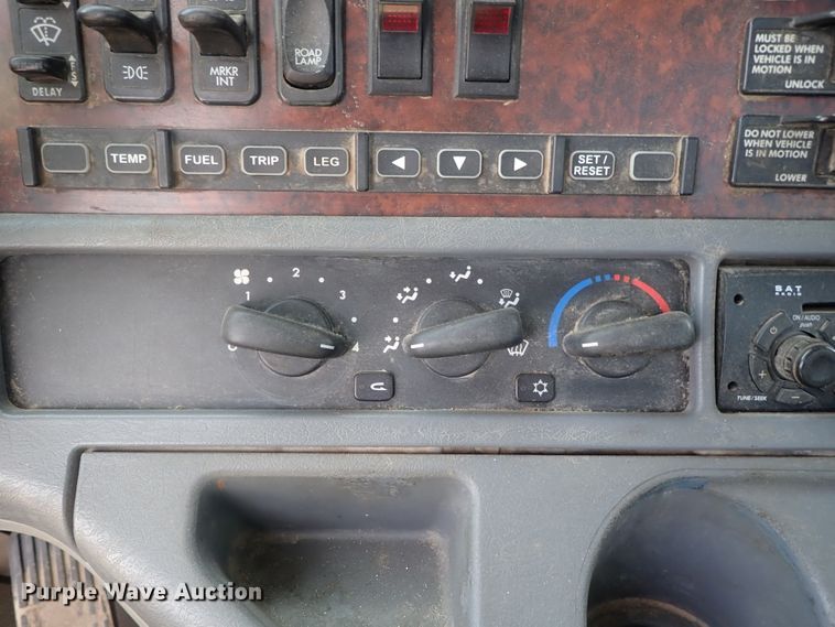 image for item DG2238 2006 Freightliner Century Class  semi truck