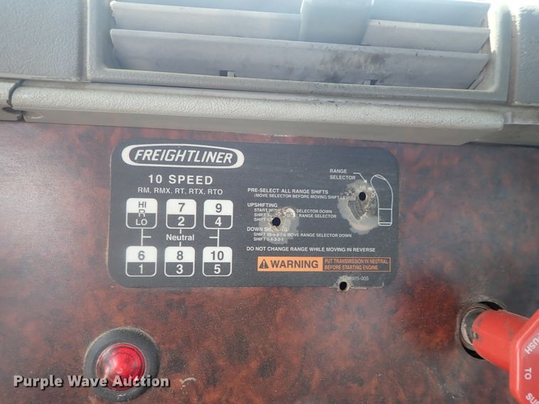 image for item DG2238 2006 Freightliner Century Class  semi truck