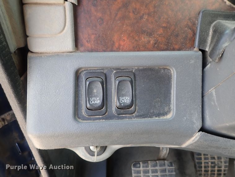 image for item DG2238 2006 Freightliner Century Class  semi truck