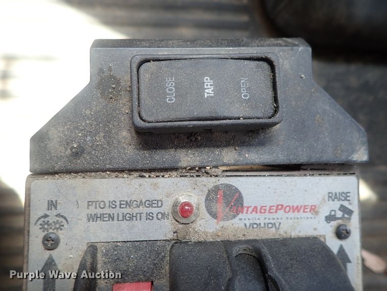 image for item DG2238 2006 Freightliner Century Class  semi truck