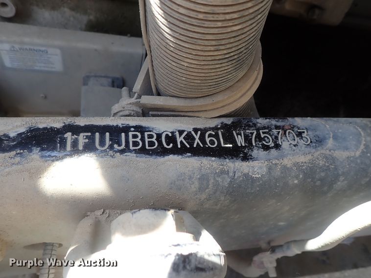 image for item DG2238 2006 Freightliner Century Class  semi truck