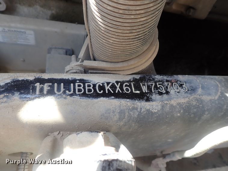 image for item DG2238 2006 Freightliner Century Class  semi truck