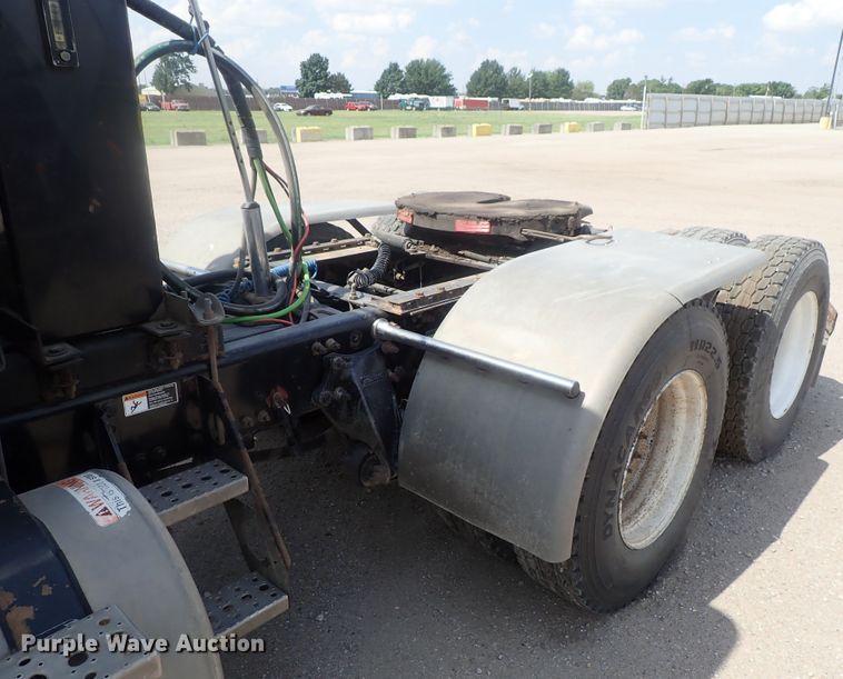 image for item DG2238 2006 Freightliner Century Class  semi truck