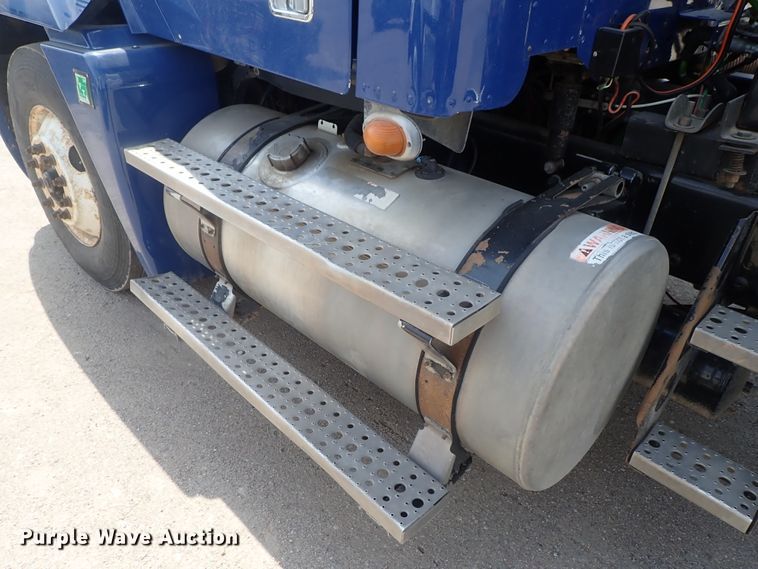 image for item DG2238 2006 Freightliner Century Class  semi truck