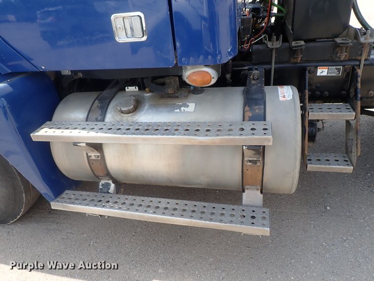 image for item DG2238 2006 Freightliner Century Class  semi truck